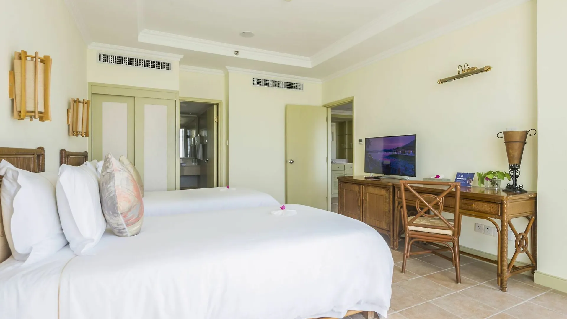 Resort Golden Palm Sanya 4*,