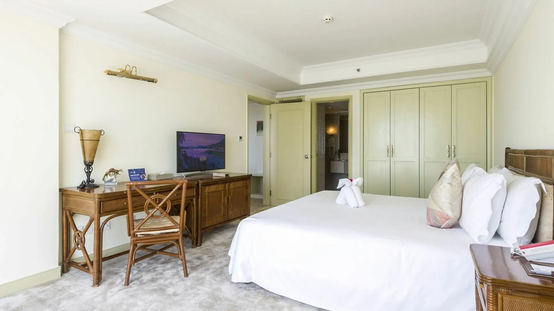 Resort Golden Palm Sanya 4*,
